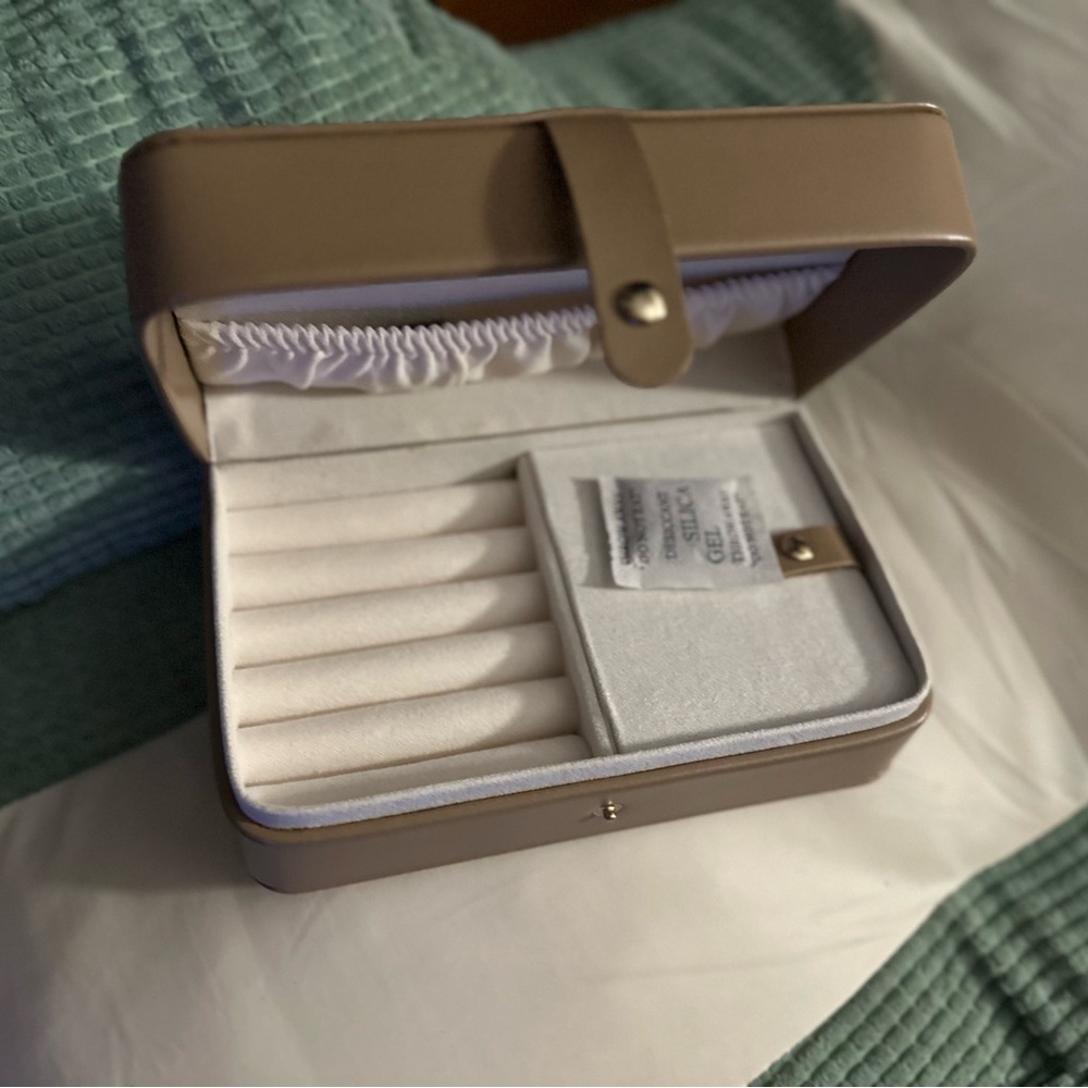 Small Tan Jewelry Box with White Interior NWOT Travel Jewelry Box / Jewelry Case